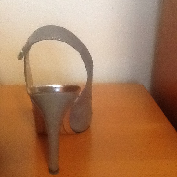 Charles Jourdan Gray Patent Leather Slingback Heels - Picture 2 of 6